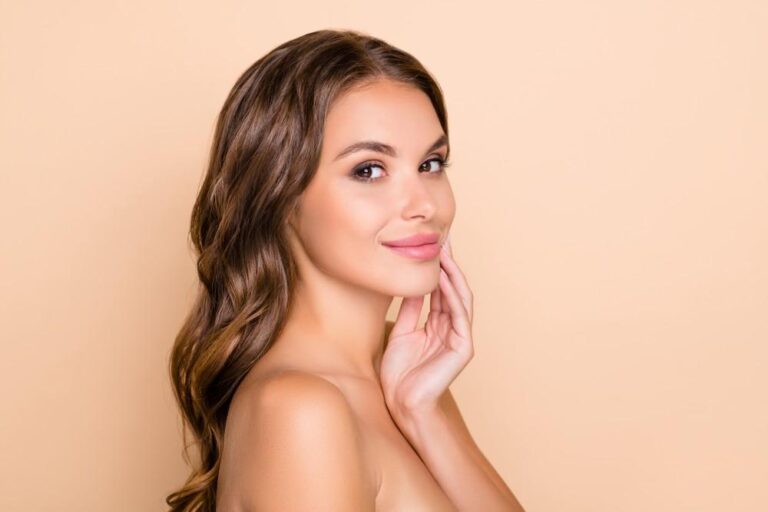 Maintaining a Youthful Glow with Premium Anti-Aging Skincare Essentials